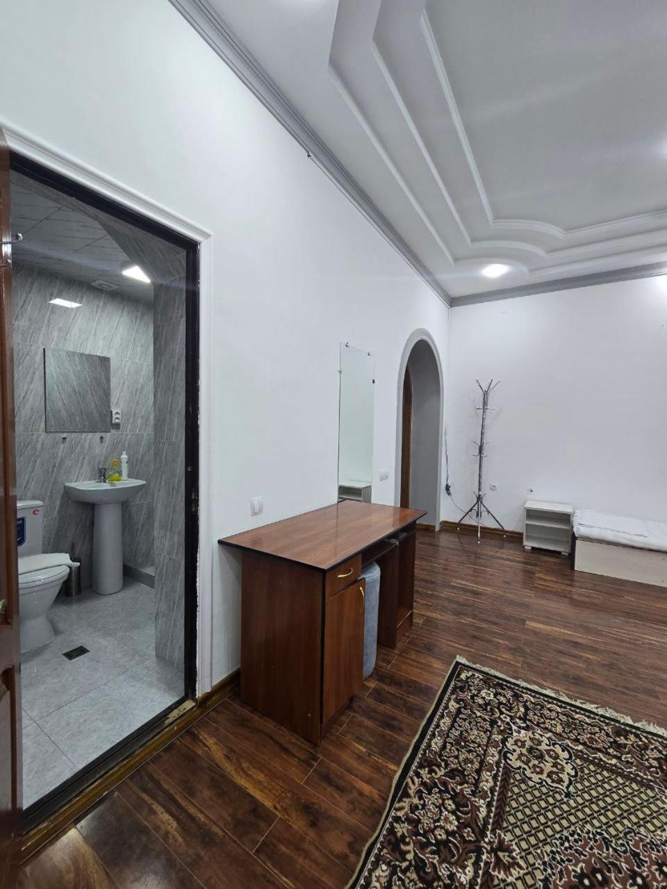 Guesto Hostel Ташкент Экстерьер фото