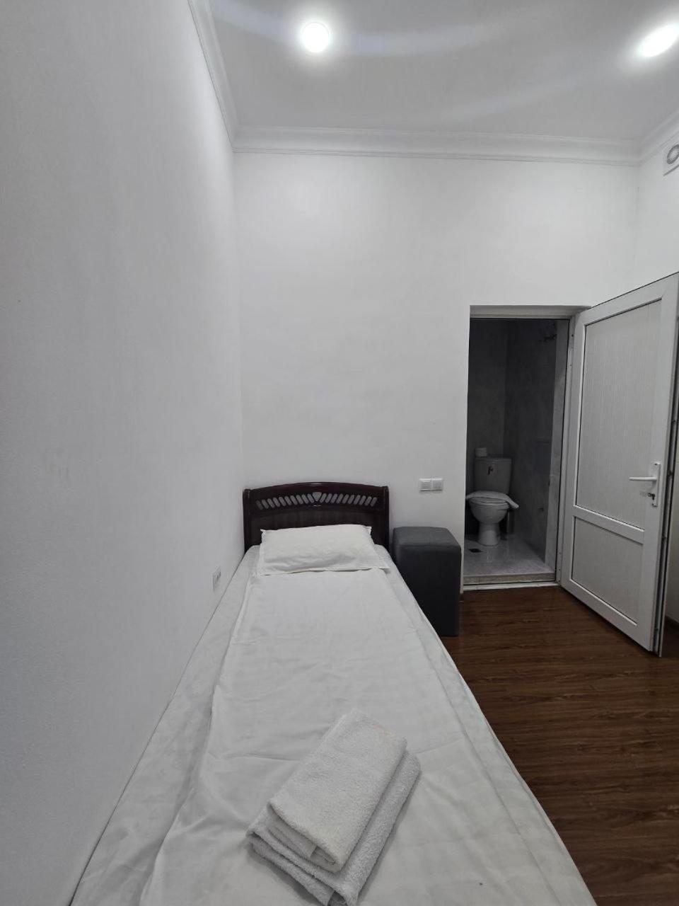Guesto Hostel Ташкент Экстерьер фото