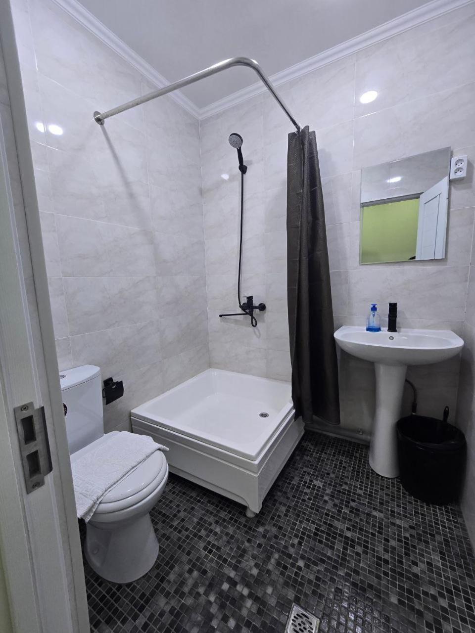 Guesto Hostel Ташкент Экстерьер фото