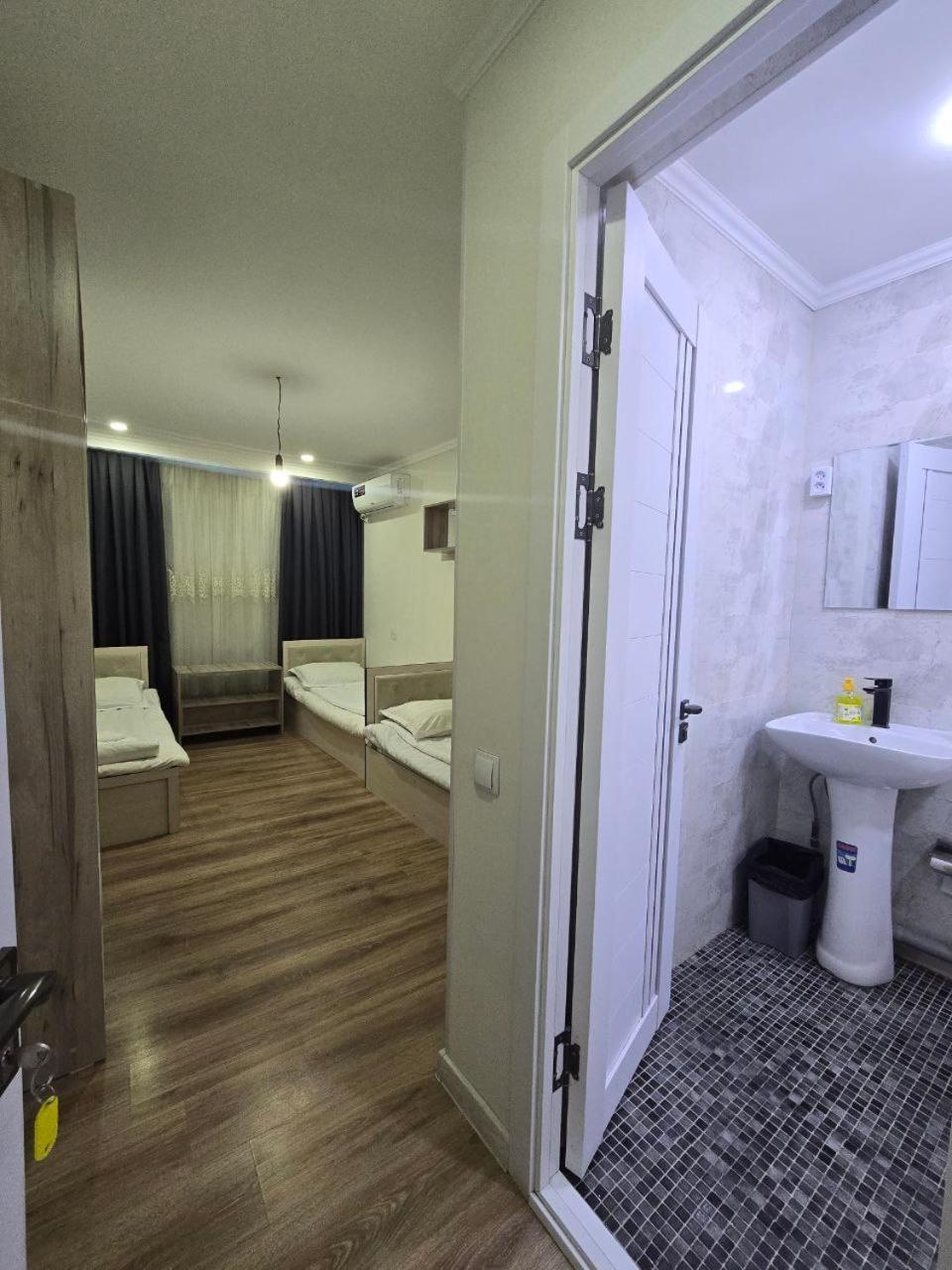 Guesto Hostel Ташкент Экстерьер фото