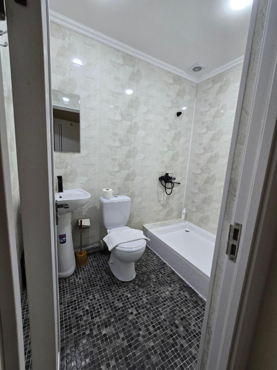 Guesto Hostel Ташкент Экстерьер фото