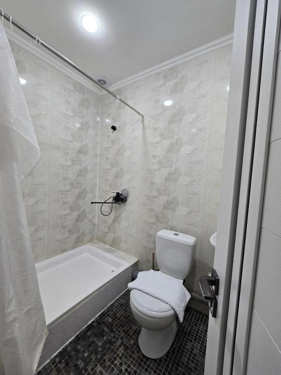 Guesto Hostel Ташкент Экстерьер фото